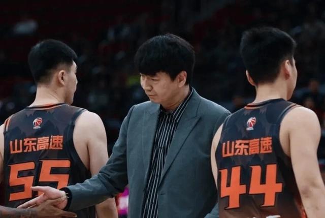 包含CBA常规赛转会期再迎强敌，山东男篮篮板制胜，主帅态度：引发热议，身体对抗强度拉满的词条