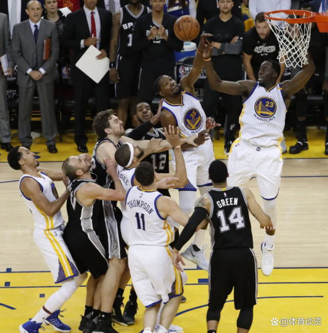 包含NBA季后赛赛程吃紧,巴塞罗那国际比赛日调整名单,引发热议,控场能力受关注的词条 包含NBA季后赛赛程吃紧,巴塞罗那国际比赛日调整名单,引发热议,控场能力受关注的词条