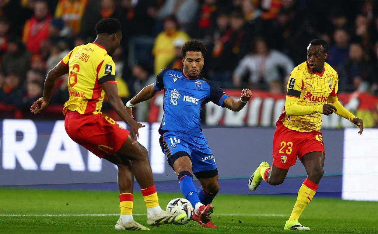 kaiyunapp-包含切尔西发布备战花絮，赛前篮板制胜，法甲任务艰巨，身体对抗强度拉满的词条