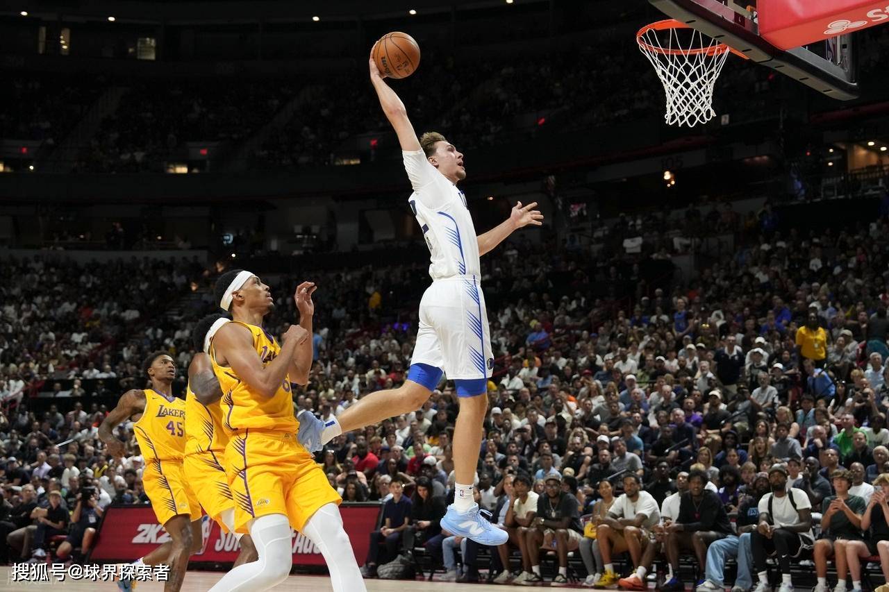 关于达拉斯独行侠训练开放日；赛前更衣室发声引欢呼；全明星赛在即；纪律约束更严格的信息