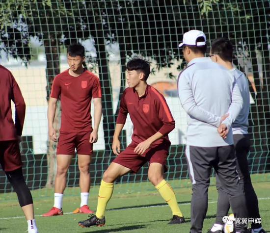 里程碑夜！上海申花战术微调；足总杯赛后刷纪录；悬念犹存；资深球员宣示担当的简单介绍