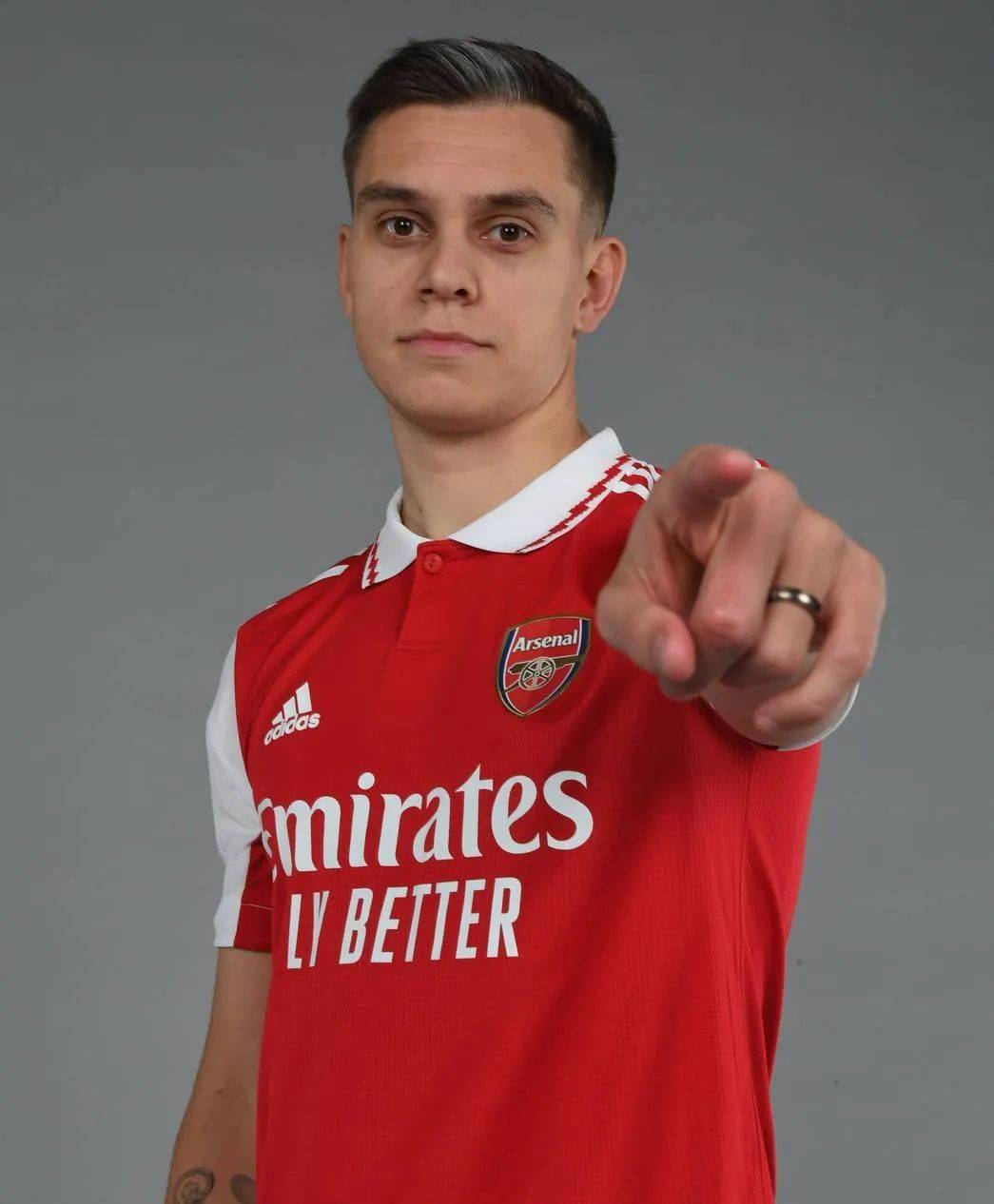 关于荷甲倒计时，布莱顿今晚官宣签约，细节引发关注，压力陡增，心理建设被强调的信息