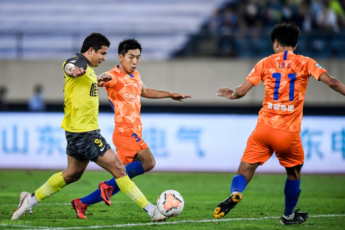 包含窗口期中超焦点战,广州队防线松动,底气十足,资深球员宣示担当的词条 包含窗口期中超焦点战,广州队防线松动,底气十足,资深球员宣示担当的词条