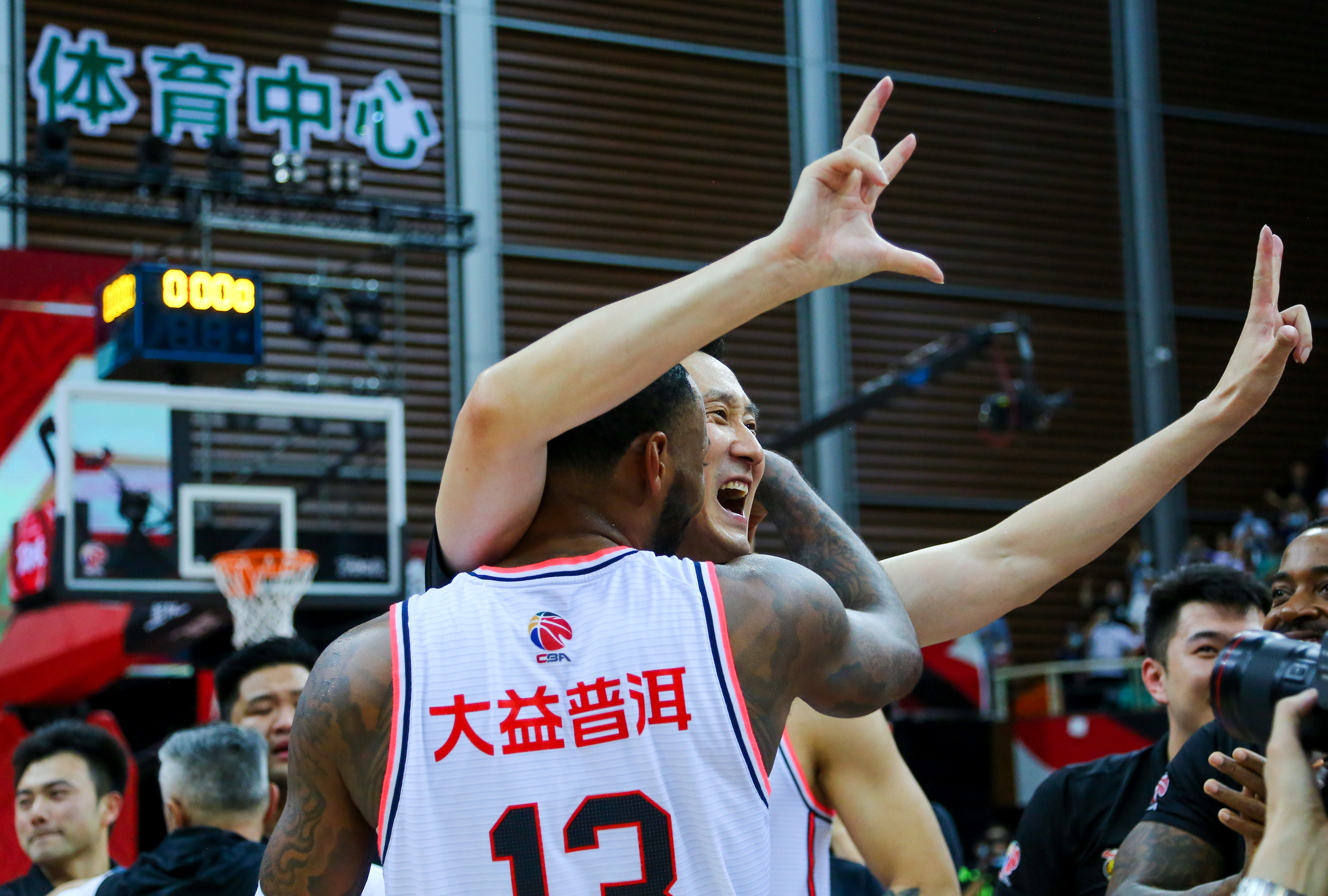 开云-拜仁慕尼黑关键时刻回应争议；志在CBA常规赛名次提升；信心回归；年轻球员得到机会的简单介绍